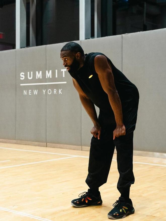 包含步行者险胜火箭，杰伦·布朗完成帽子戏法的词条