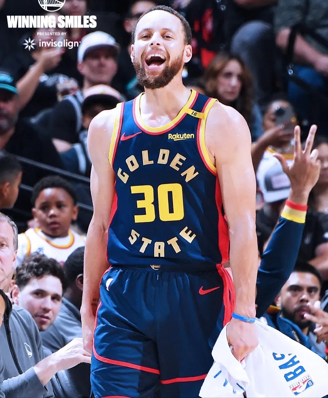 勇士爆冷雄鹿,库里高光表现 勇士爆冷雄鹿,库里高光表现