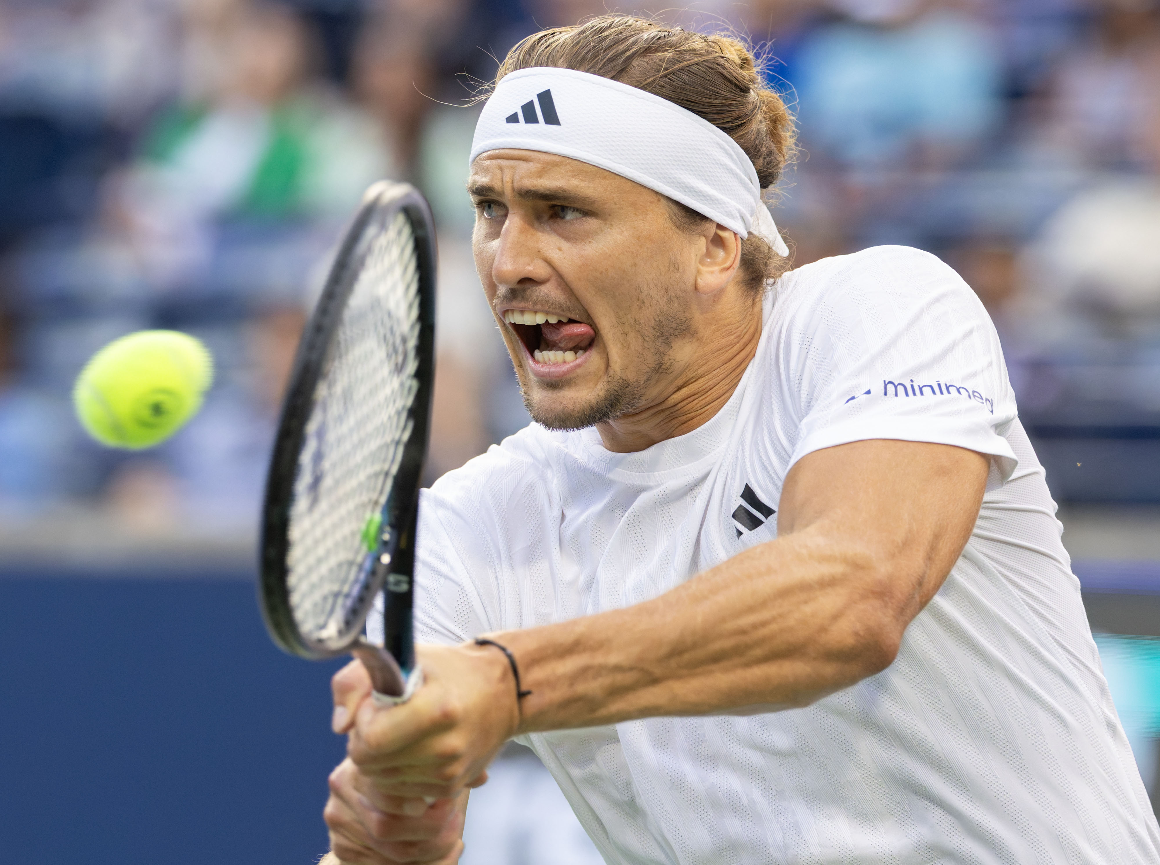 西班牙网球队翻盘法国网球队,兹维列夫绝境逆转 西班牙网球队翻盘法国网球队,兹维列夫绝境逆转