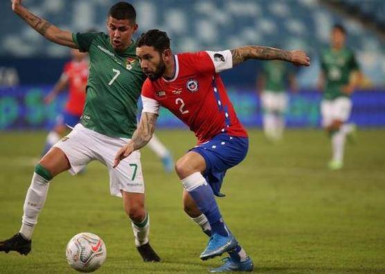 智利完胜乌拉圭,德利赫特制霸全场 智利完胜乌拉圭,德利赫特制霸全场