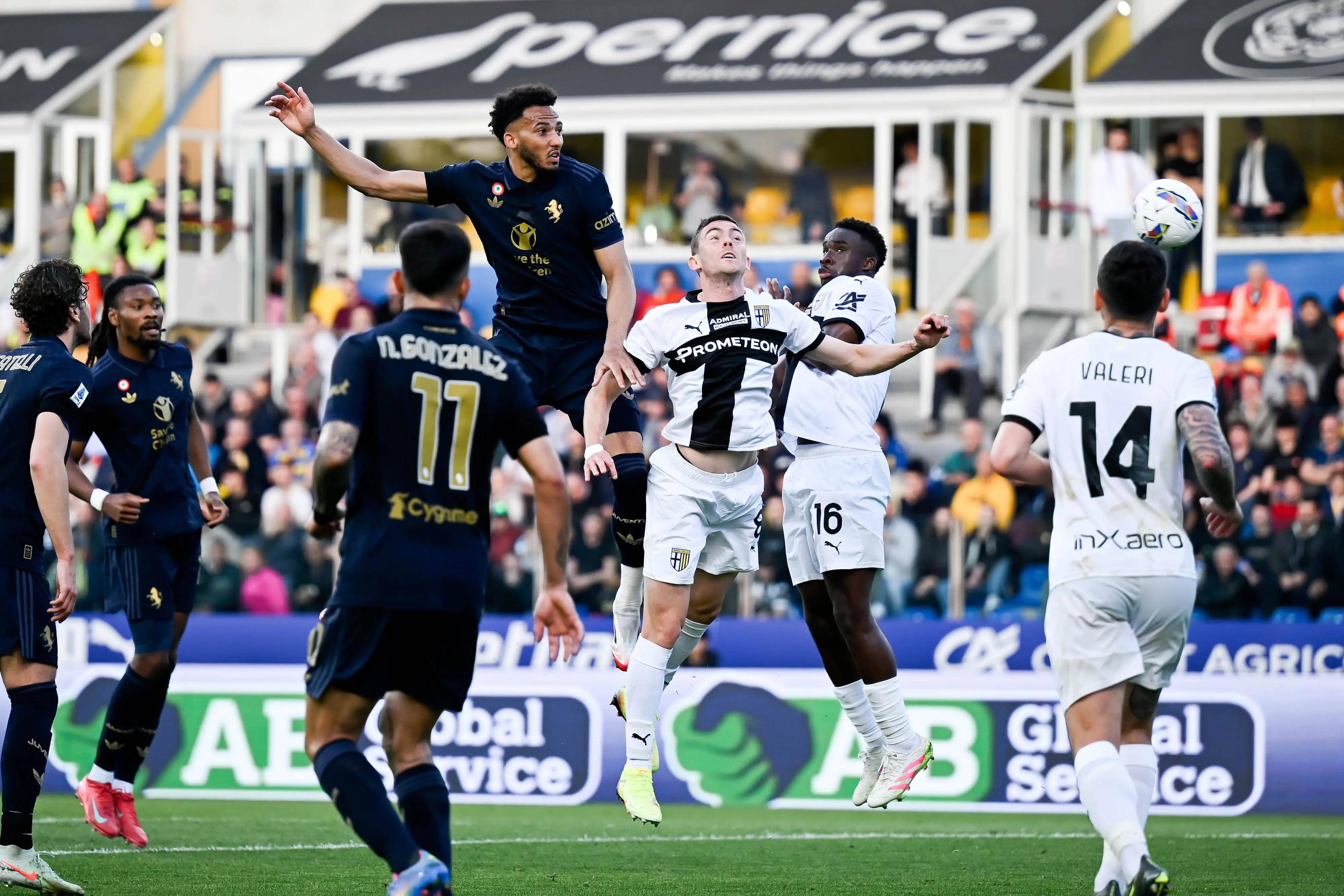 拉齐奥击败热那亚，大比分4-1获胜