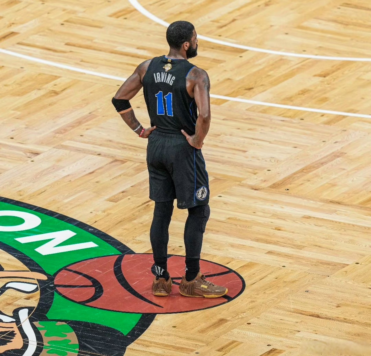 球员个人表现出色,赛场上演精彩对抗 球员个人表现出色,赛场上演精彩对抗