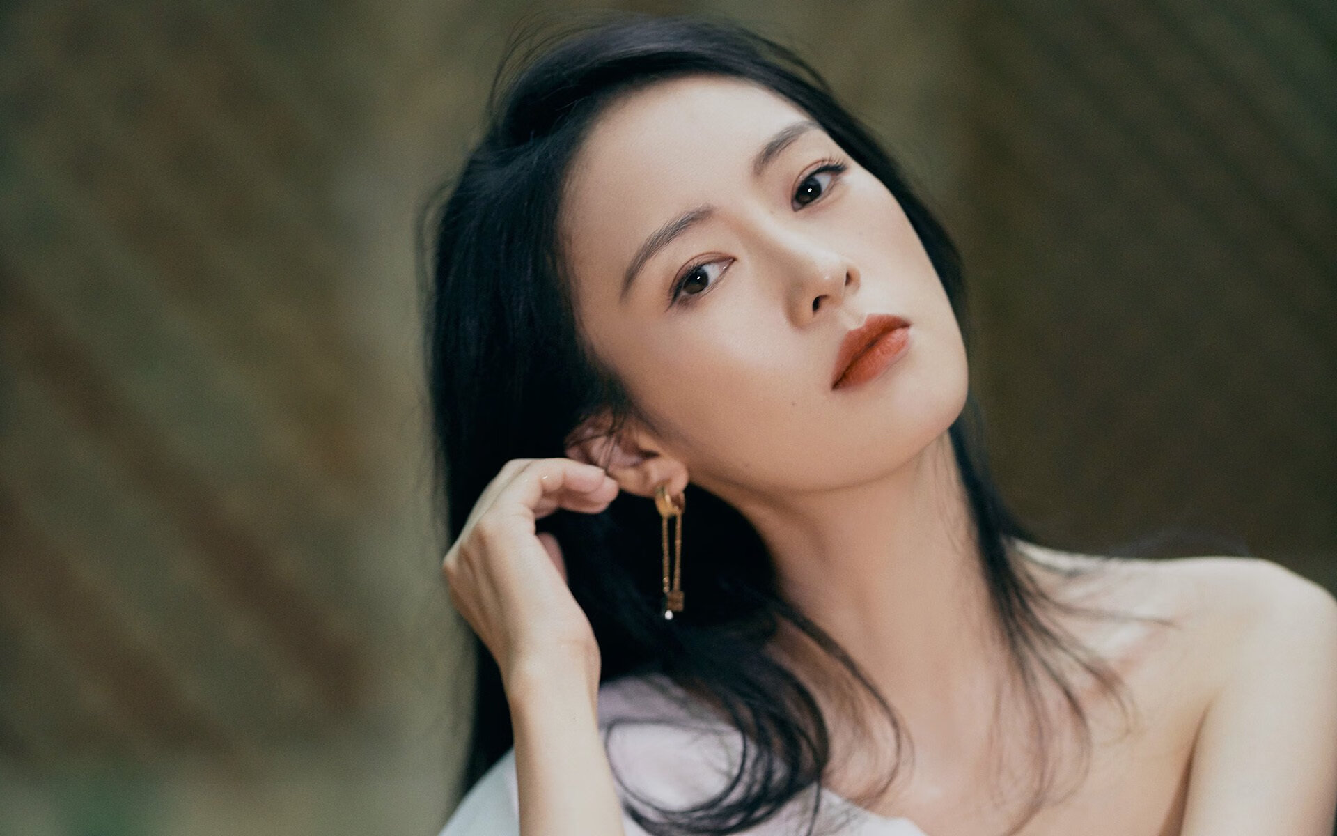 跨界王座,当季后赛的开拓者强行终结掘金,塔图姆已在F1赛道接管冠军争夺战