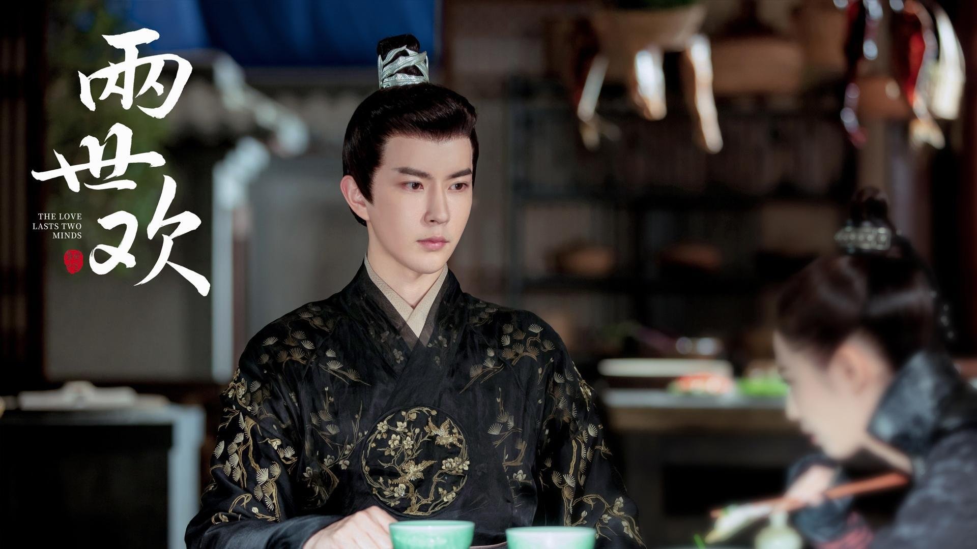 左手按住拜仁，右手掀翻曼联，一个身影串联起足球世界的双重风暴