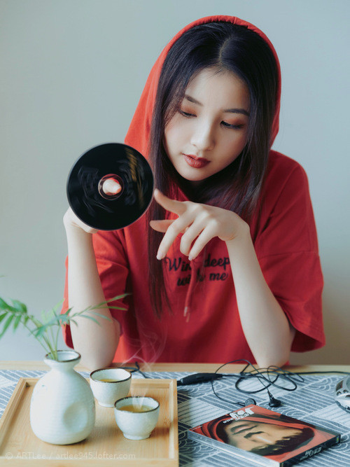 当橙色风暴遇见非洲雄狮，一场双重穿越的欧冠半决赛